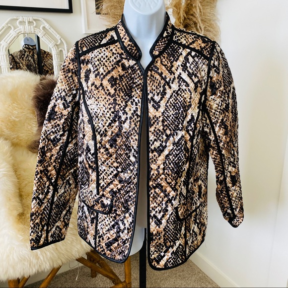 Animal Print Contrasting Black Bias Reversible Quilted Lightweight Jacket - Picture 1 of 8